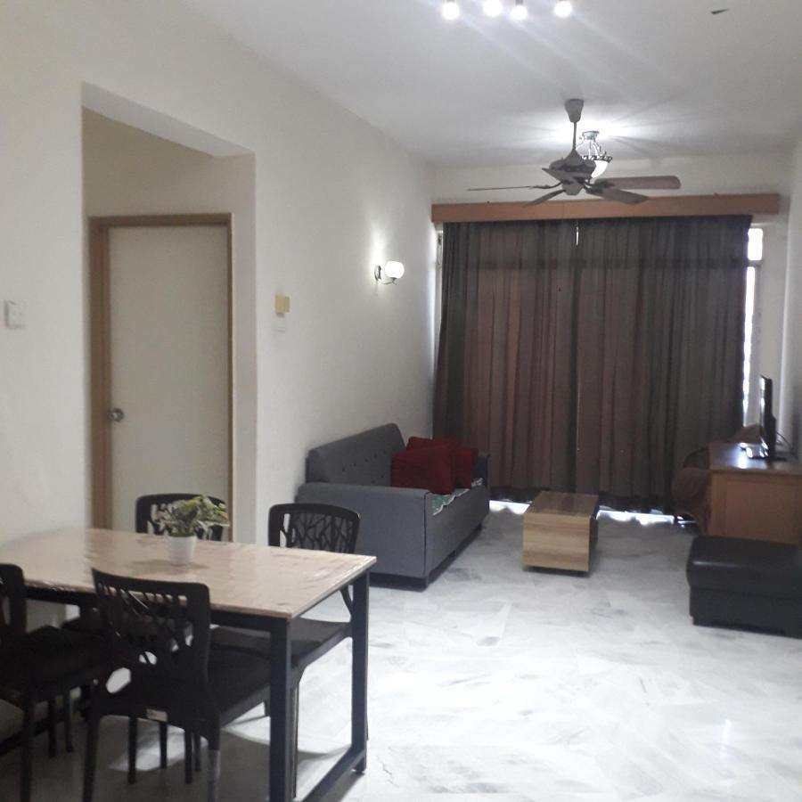 Block B And A Glory Beach Resort Порт-Диксон Экстерьер фото