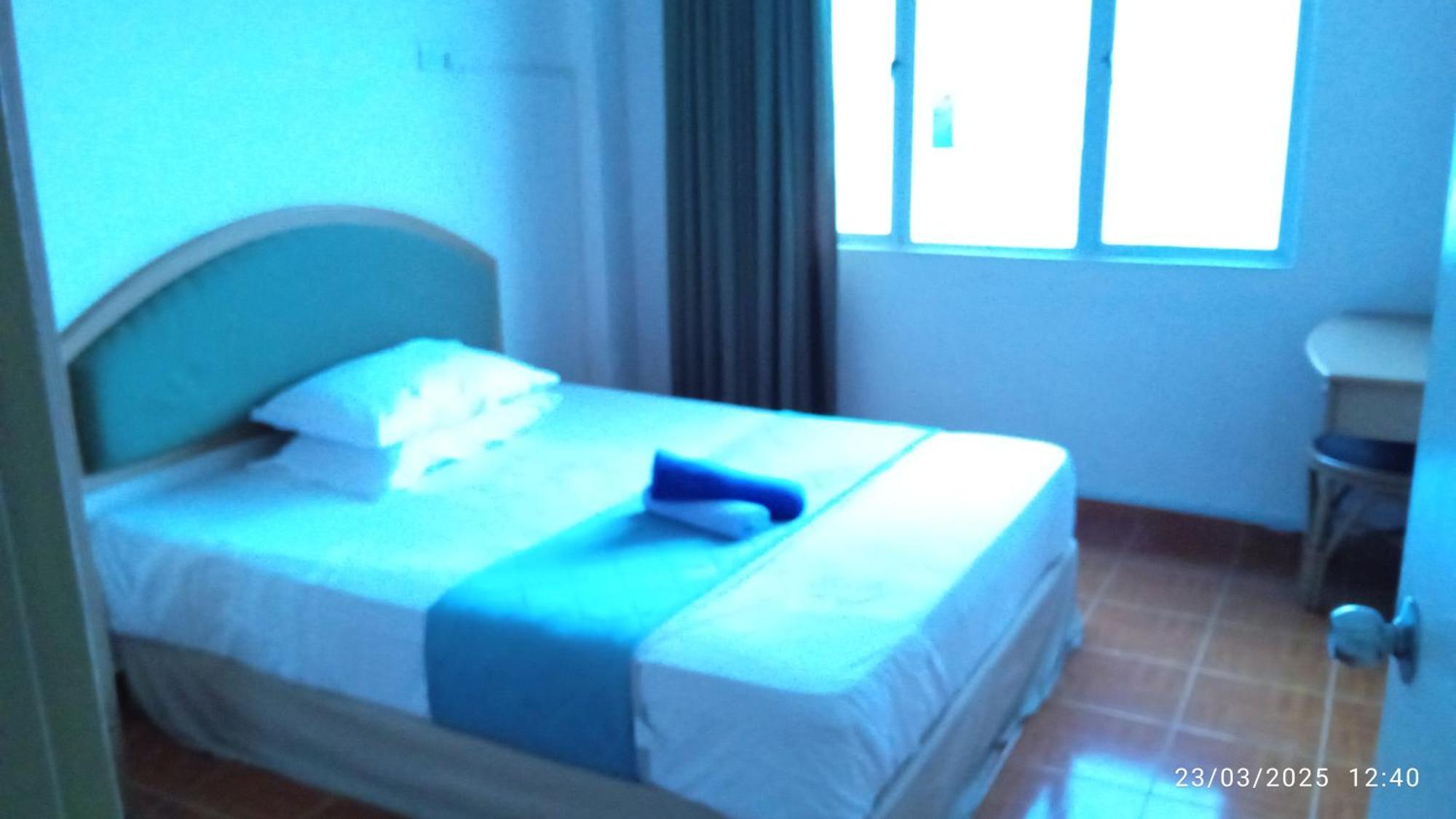 Block B And A Glory Beach Resort Порт-Диксон Экстерьер фото