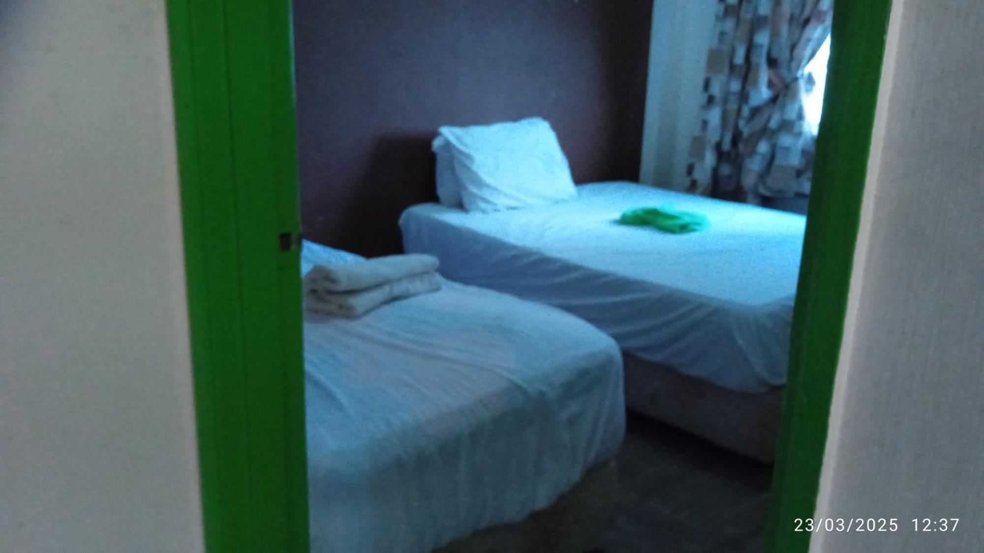 Block B And A Glory Beach Resort Порт-Диксон Экстерьер фото